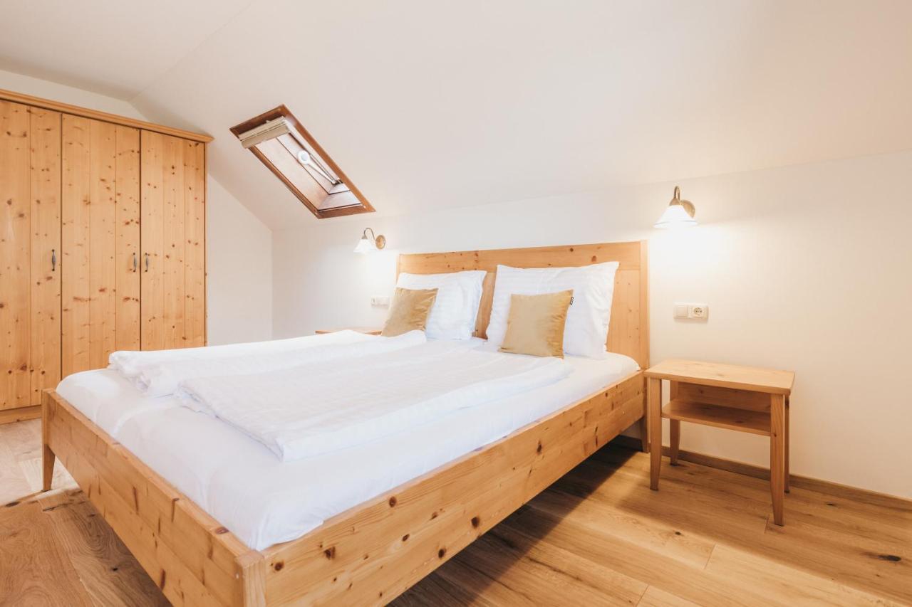 Naturel Hoteldorf Schoenleitn Latschach ober dem Faakersee Bagian luar foto