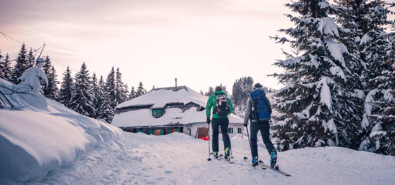 Naturel Hoteldorf Schoenleitn Latschach ober dem Faakersee Bagian luar foto