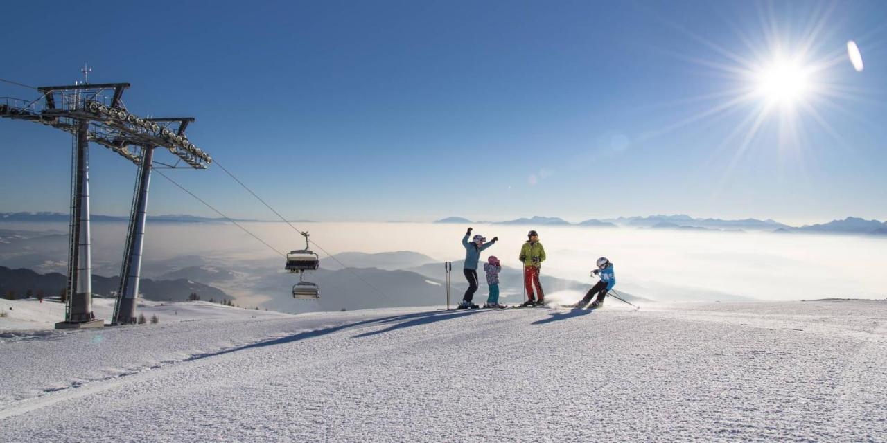 Naturel Hoteldorf Schoenleitn Latschach ober dem Faakersee Bagian luar foto