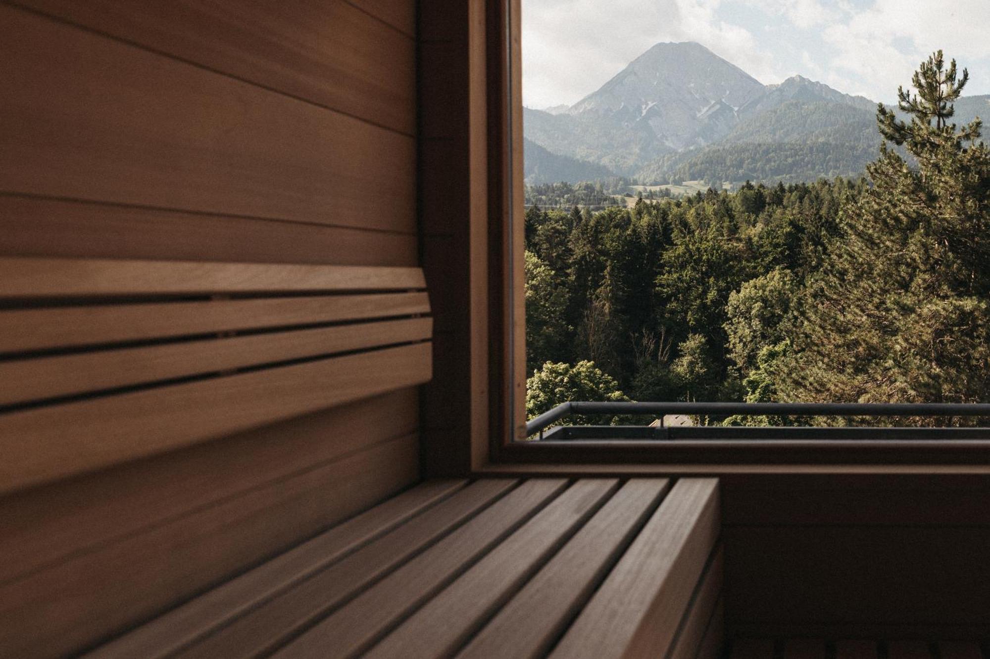 Naturel Hoteldorf Schoenleitn Latschach ober dem Faakersee Bagian luar foto