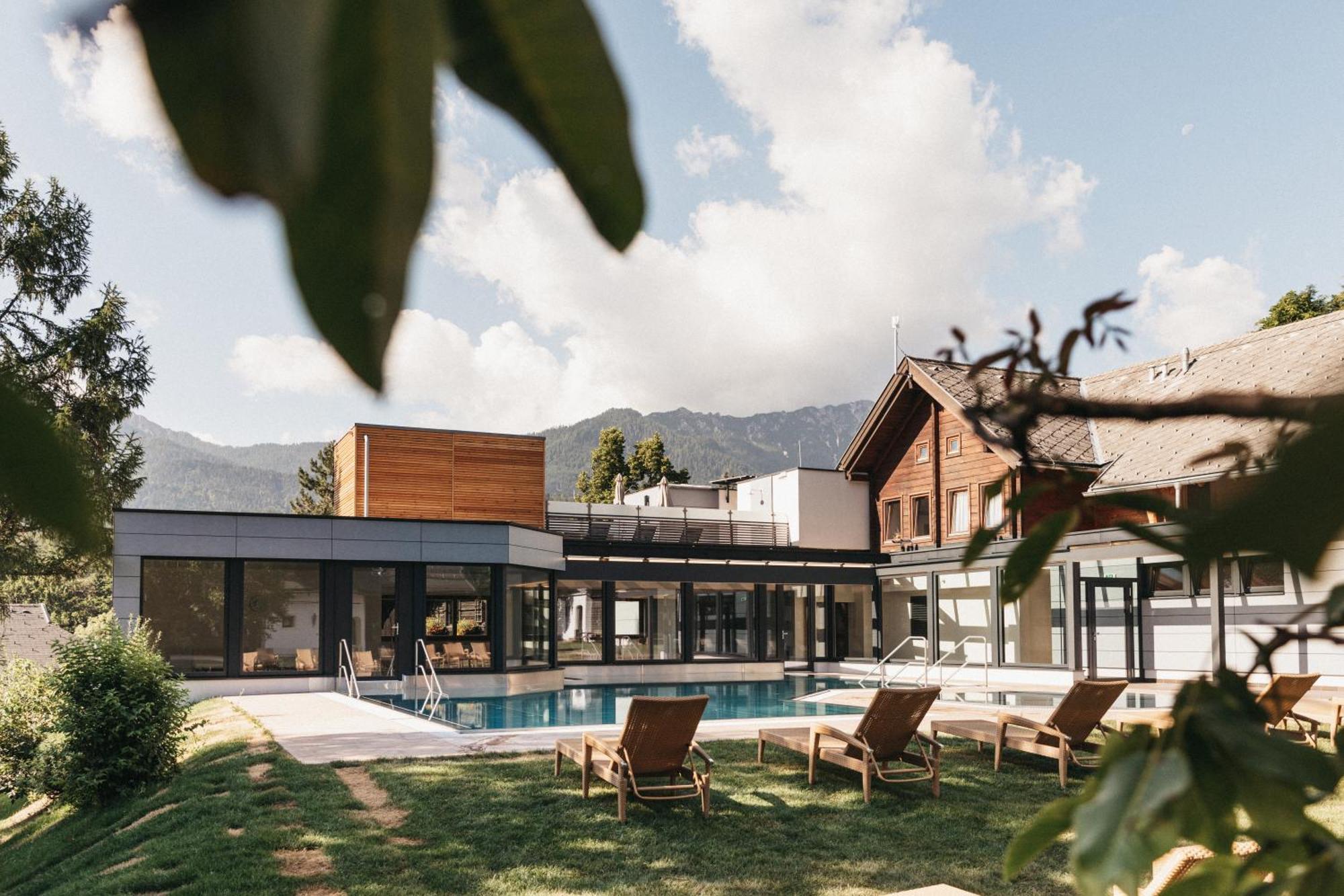 Naturel Hoteldorf Schoenleitn Latschach ober dem Faakersee Bagian luar foto
