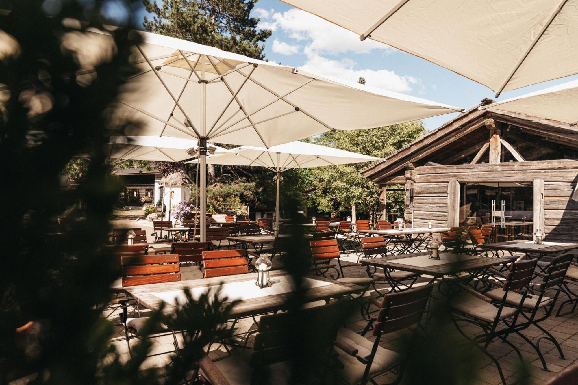 Naturel Hoteldorf Schoenleitn Latschach ober dem Faakersee Bagian luar foto